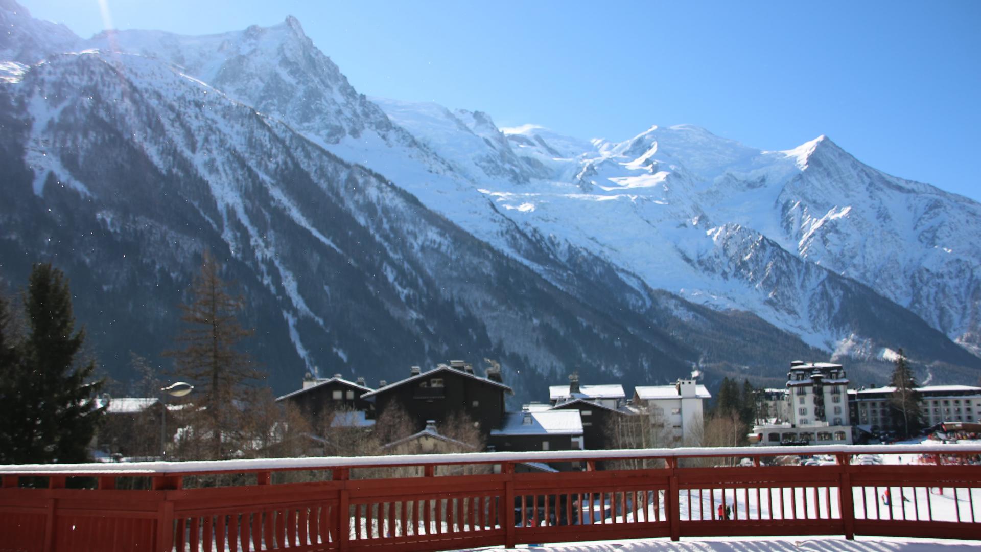 Vue sur le massif du Mont-Blanc en hiver